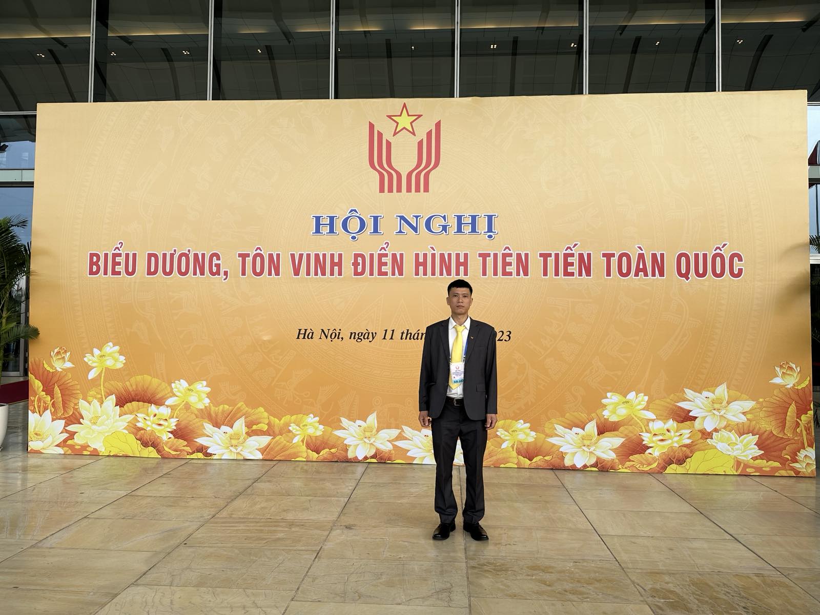 01 lao động của Bưu điện Việt Nam vinh dự góp mặt tại Hội nghị Biểu dương, tôn vinh điển hình tiên tiến toàn quốc