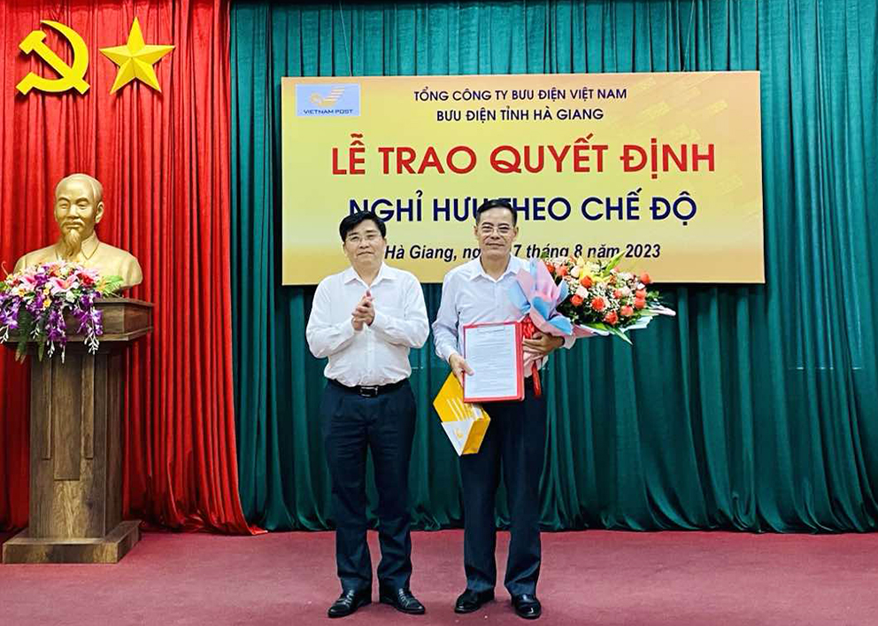 Gặp mặt chia tay nguyên Giám đốc Bưu điện tỉnh Hà Giang