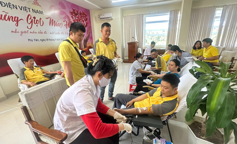 Bưu điện tỉnh Phú Yên: Tổ chức chương trình Những giọt máu hồng