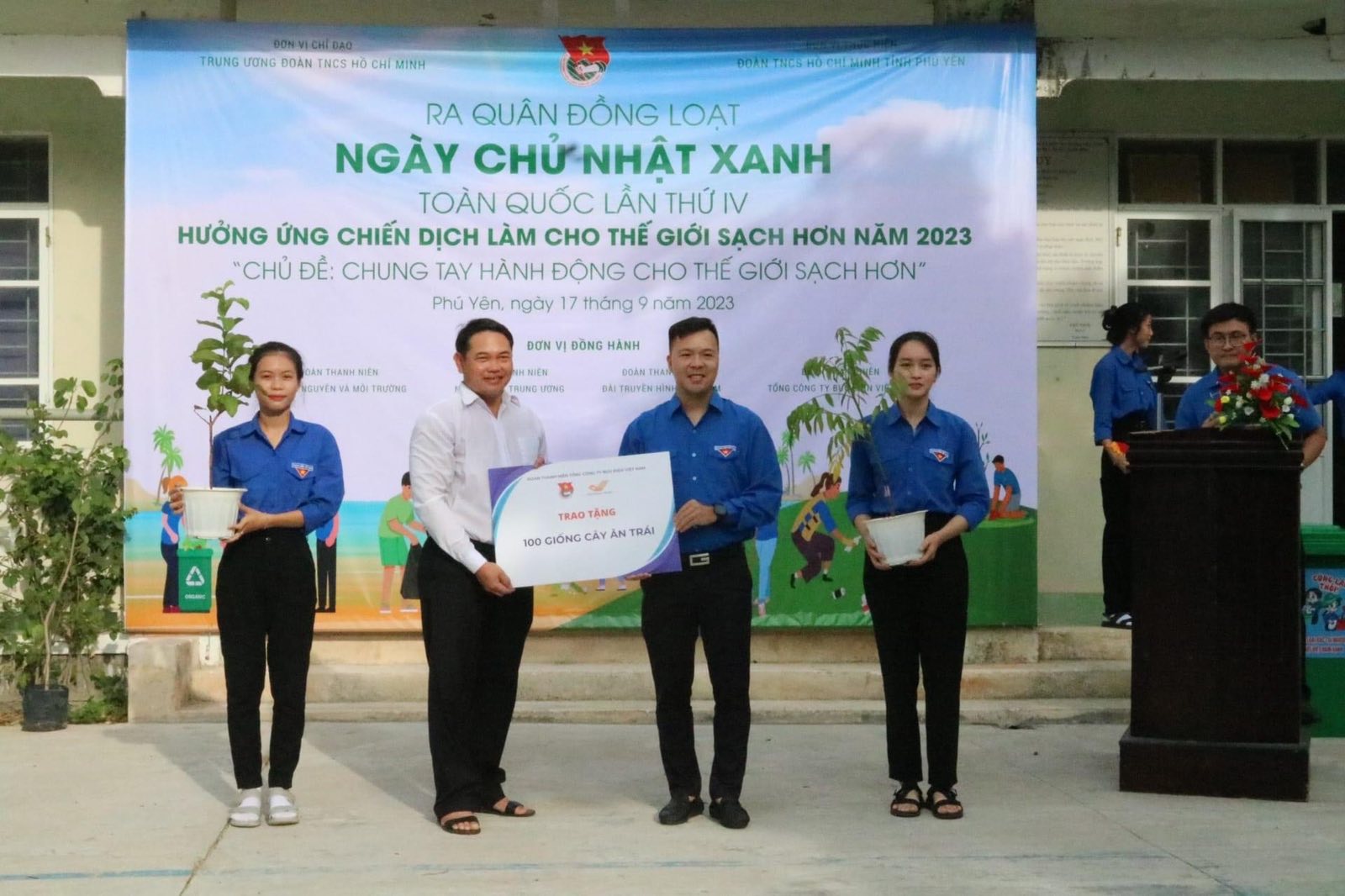 Chi đoàn Bưu điện tỉnh Phú Yên tham gia chương trình "Ngày Chủ nhật xanh" cấp Trung ương lần thứ IV năm 2023