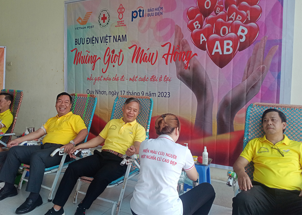 Bưu điện tỉnh Bình Định tổ chức chương trình “Bưu điện Việt Nam – Những giọt máu hồng”