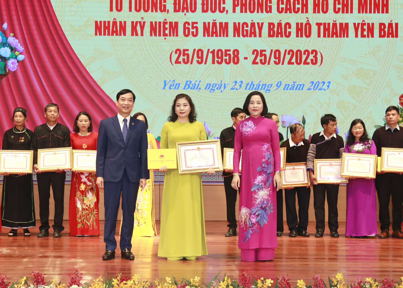 Giám đốc Bưu điện tỉnh Yên Bái được tuyên dương điển hình tiên tiến “Học tập và làm theo tư tưởng, đạo đức, phong cách Hồ Chí Minh”