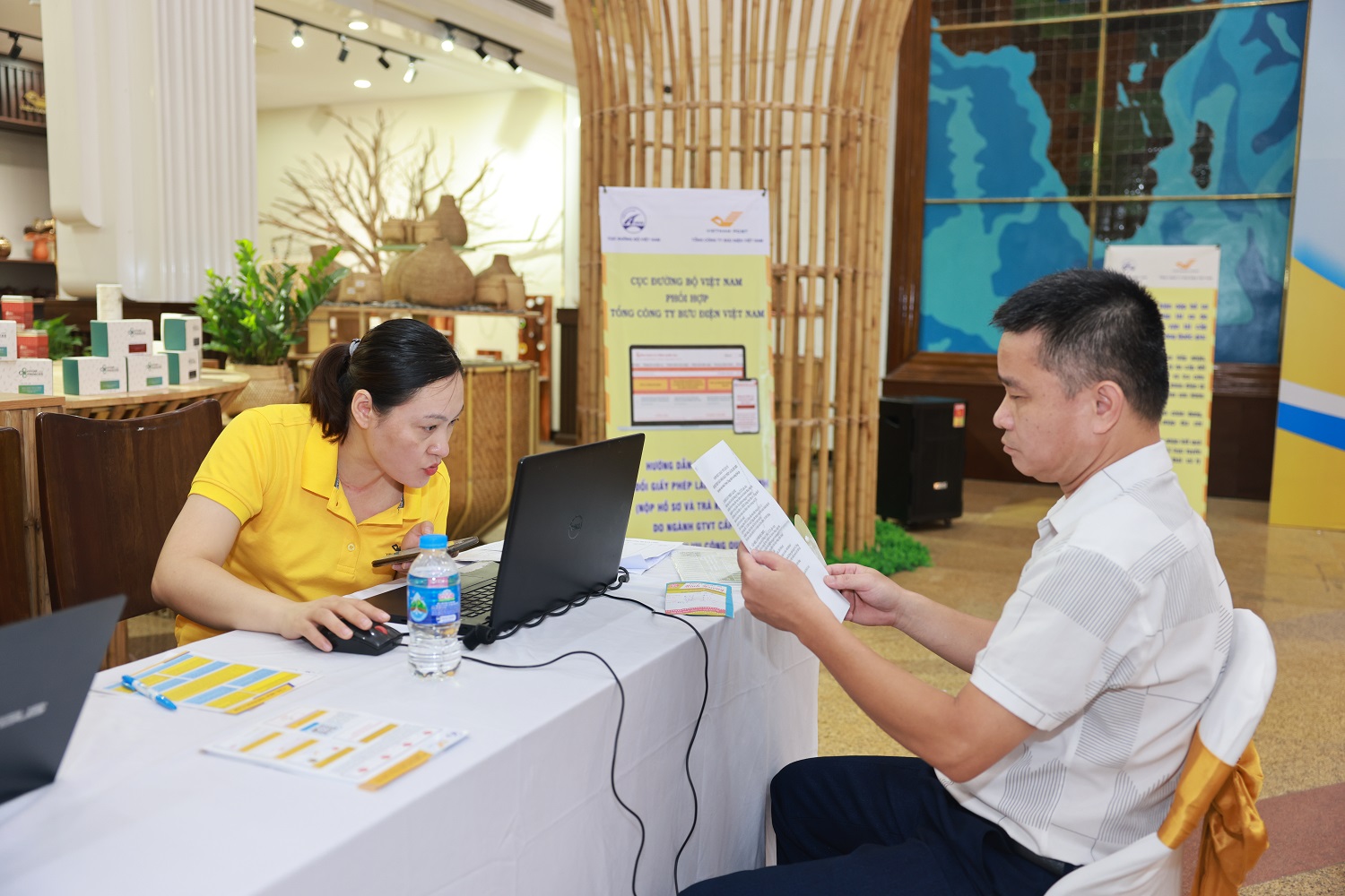 Bưu điện Việt Nam đẩy mạnh công tác hỗ trợ người dân cấp đổi Giấy phép lái xe trực tuyến toàn trình