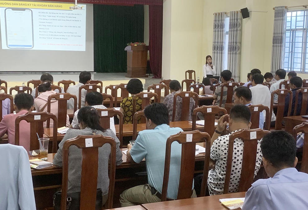 Bưu điện tỉnh Bạc Liêu dán tem truy xuất nguồn gốc, đưa nông sản lên sàn thương mại điện tử Postmart