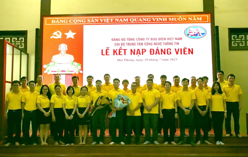 Bài dự thi Búa Liềm Vàng: Trung tâm CNTT tập trung xây dựng nguồn lực, phát huy vai trò hạt nhân chính trị, vững mạnh