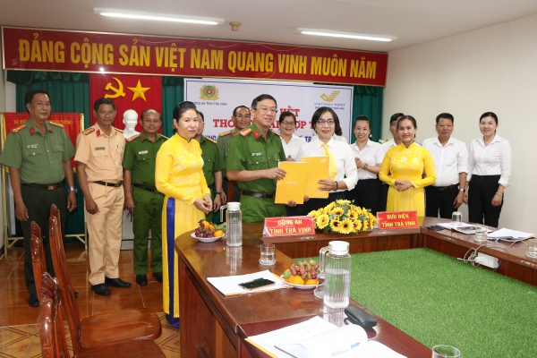 Công an tỉnh và Bưu điện tỉnh Trà Vinh: Ký kết thỏa thuận hợp tác cung cấp dịch vụ tiếp nhận hồ sơ, trả kết quả thủ tục hành chính qua dịch vụ bưu chính công ích