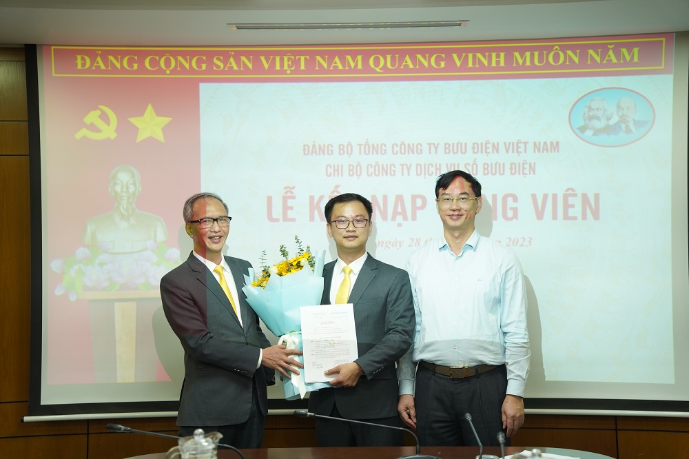 Chi bộ Công ty Dịch vụ Số Bưu điện tổ chức Lễ kết nạp Đảng viên