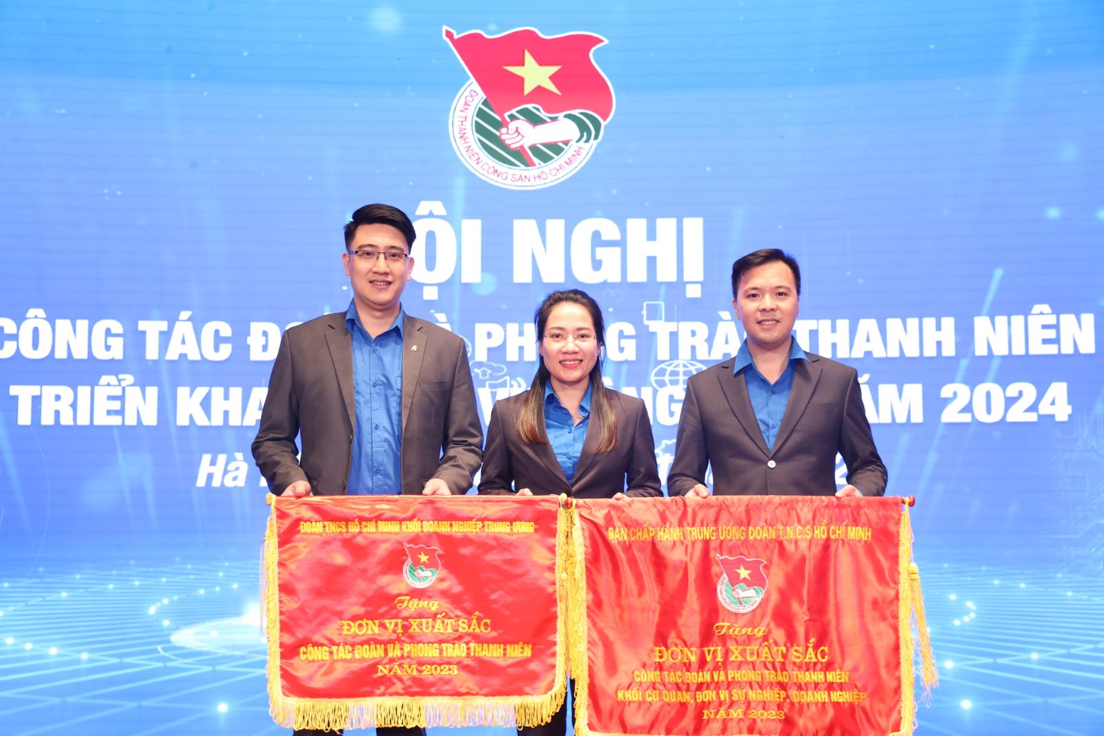 Đoàn Tổng công ty Bưu điện Việt Nam nhận Cờ thi đua xuất sắc của Trung ương Đoàn và Đoàn Khối Doanh nghiệp Trung ương năm 2023