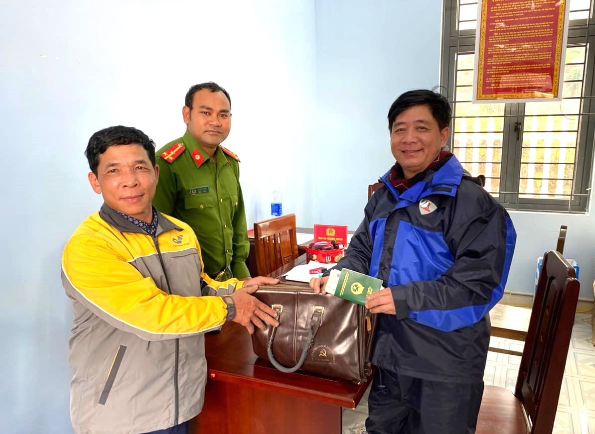 Những bông hoa âm thầm tỏa hương