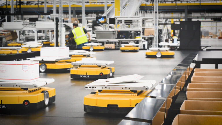 Bưu chính Indonesia đầu tư robot vào phân loại bưu kiện tự động
