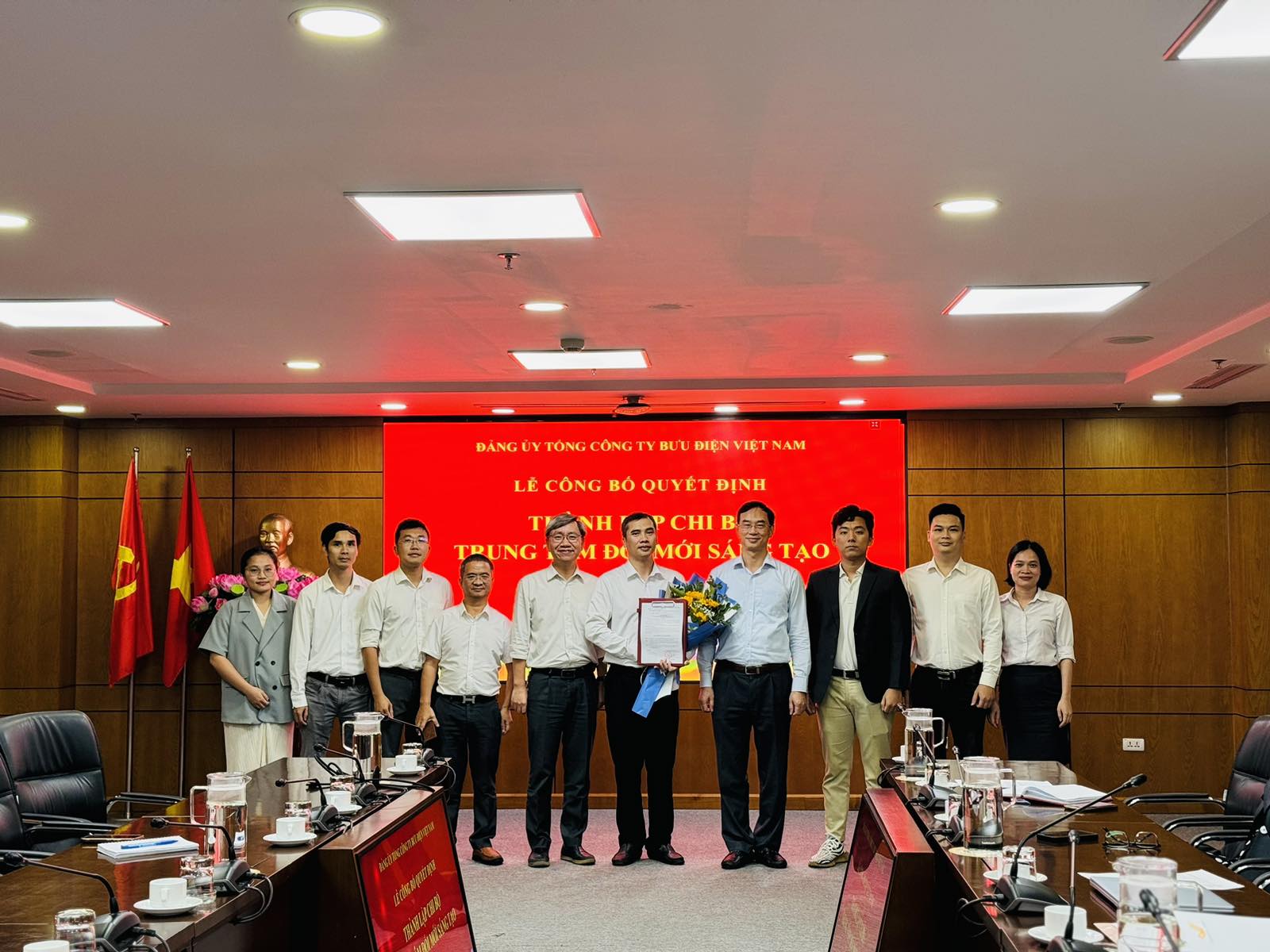 Công bố Quyết định thành lập Chi bộ Trung tâm Đổi mới sáng tạo trực thuộc Đảng bộ Tổng công ty Bưu điện Việt Nam