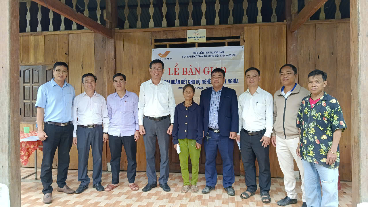 Bưu điện tỉnh Quảng Nam tổ chức bàn giao nhà “Đại đoàn kết” cho hộ nghèo xã kết nghĩa
