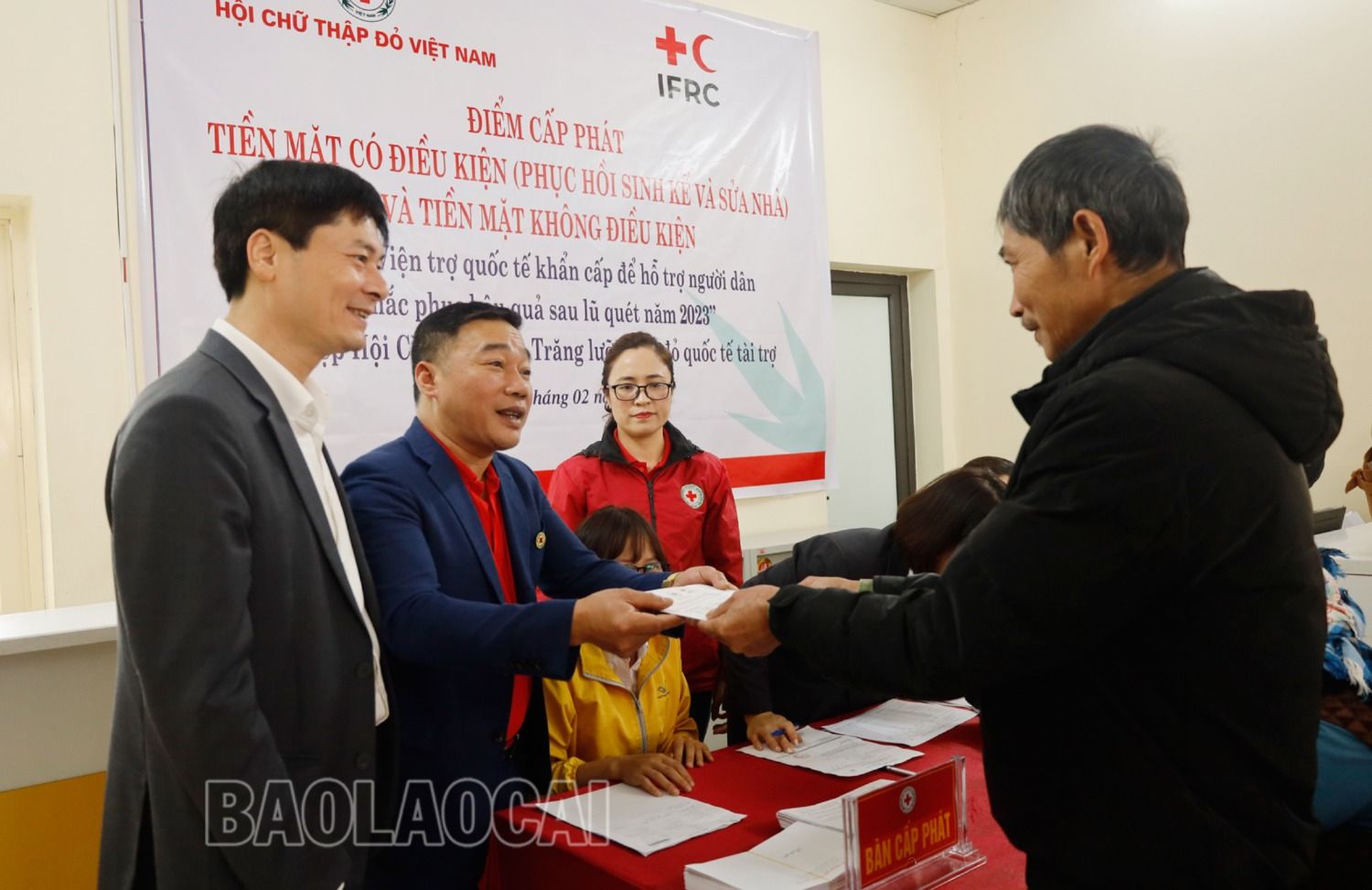 Hơn 1 tỷ đồng hỗ trợ người dân Lào Cai khắc phục hậu quả sau lũ quét