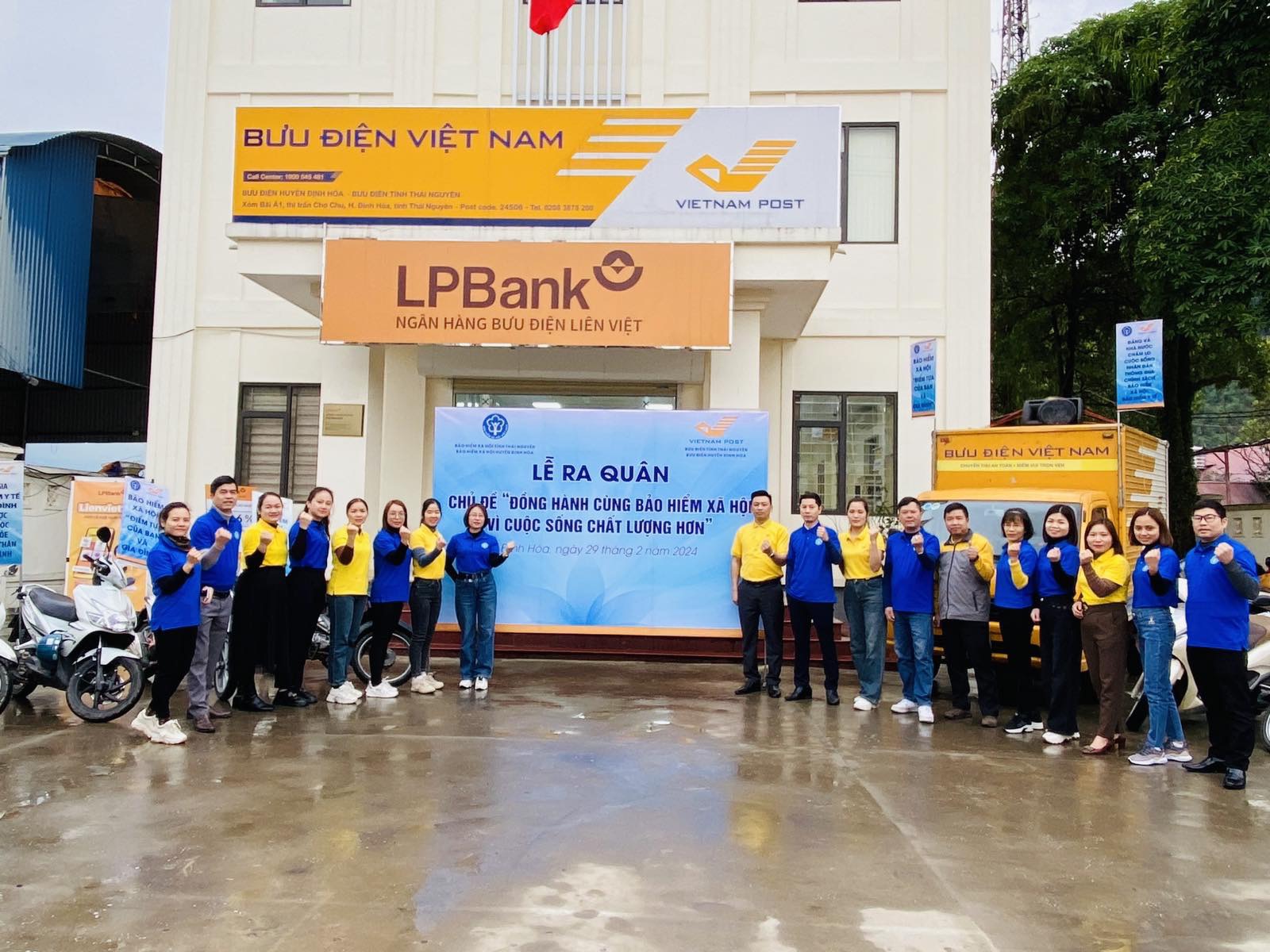Bưu điện tỉnh Thái Nguyên ra quân tuyên truyền chính sách BHXH tự nguyện – BHYT hộ gia đình “Đồng hành cùng Bảo hiểm Xã hội vì cuộc sống chất lượng hơn”