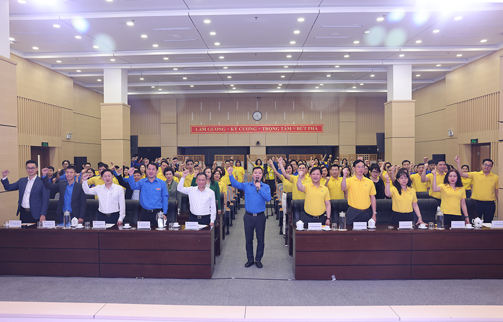 Hơn 8000 đoàn viên, thanh niên Bưu điện Việt Nam ra quân tuyên truyền, vận động người dân tham gia Bảo hiểm xã hội, Bảo hiểm y tế