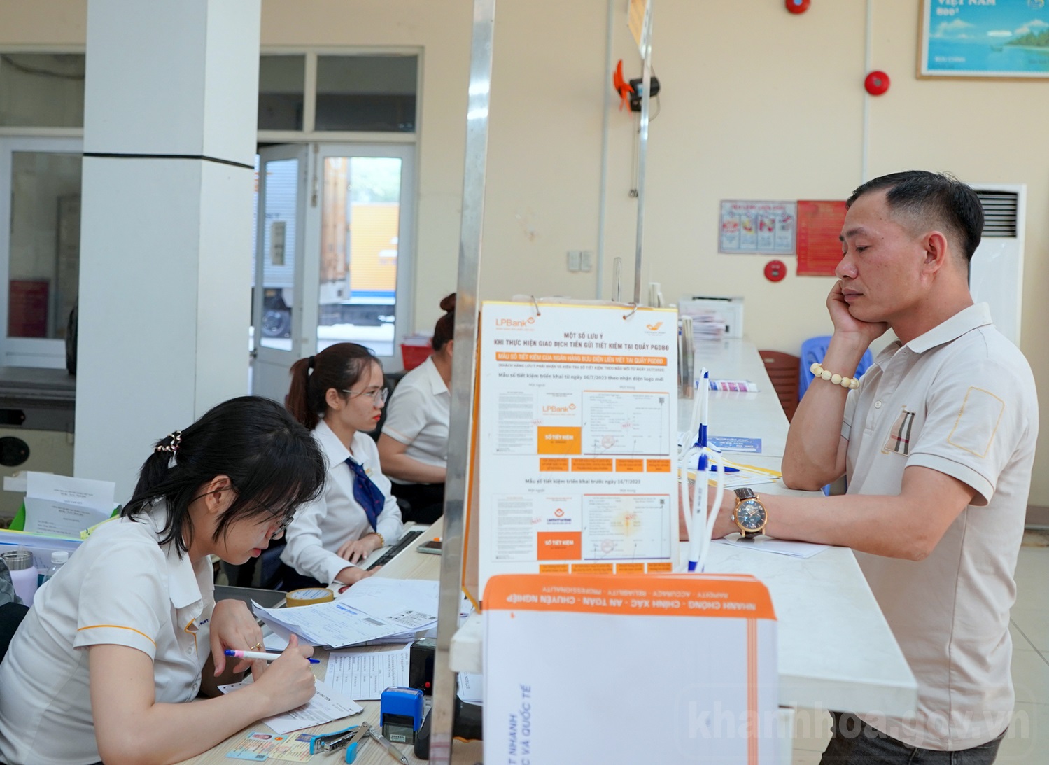 Khánh Hòa: Mở rộng dịch vụ hướng dẫn người dân nộp hồ sơ trực tuyến ngành Công an tại Bưu điện