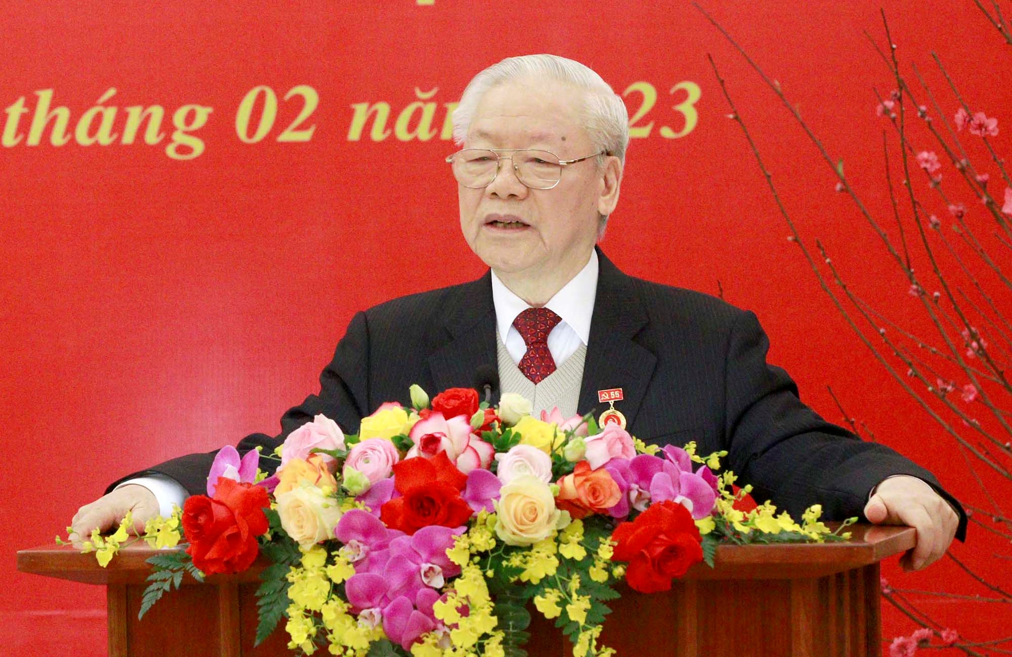 Tự hào và tin tưởng dưới lá cờ vẻ vang của Đảng, quyết tâm xây dựng một nước Việt Nam ngày càng giàu mạnh, văn minh, văn hiến và anh hùng (Tiếp theo)
