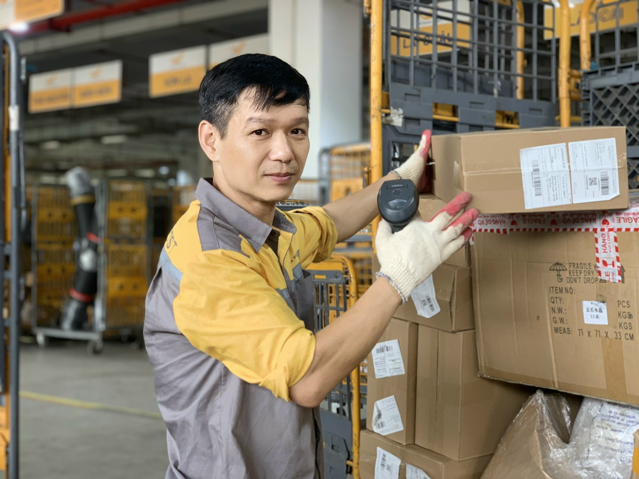 Anh công nhân Bưu điện trọn vẹn với 10 chữ vàng truyền thống