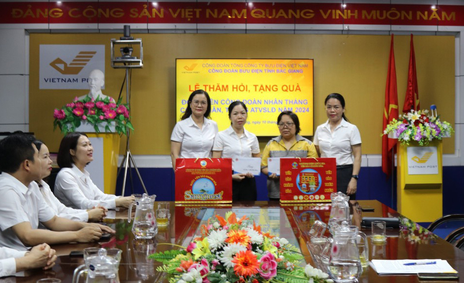 Thăm hỏi, tặng quà đoàn viên công đoàn có hoàn cảnh khó khăn tại Bắc Giang