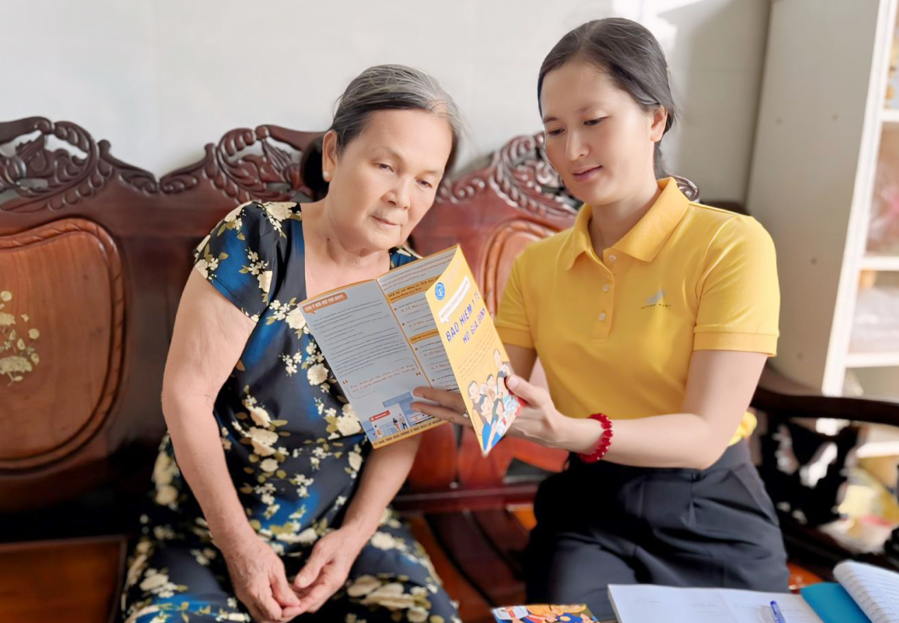 Bưu điện tỉnh Long An triển khai đợt cao điểm vận động người tham gia BHXH, BHYT