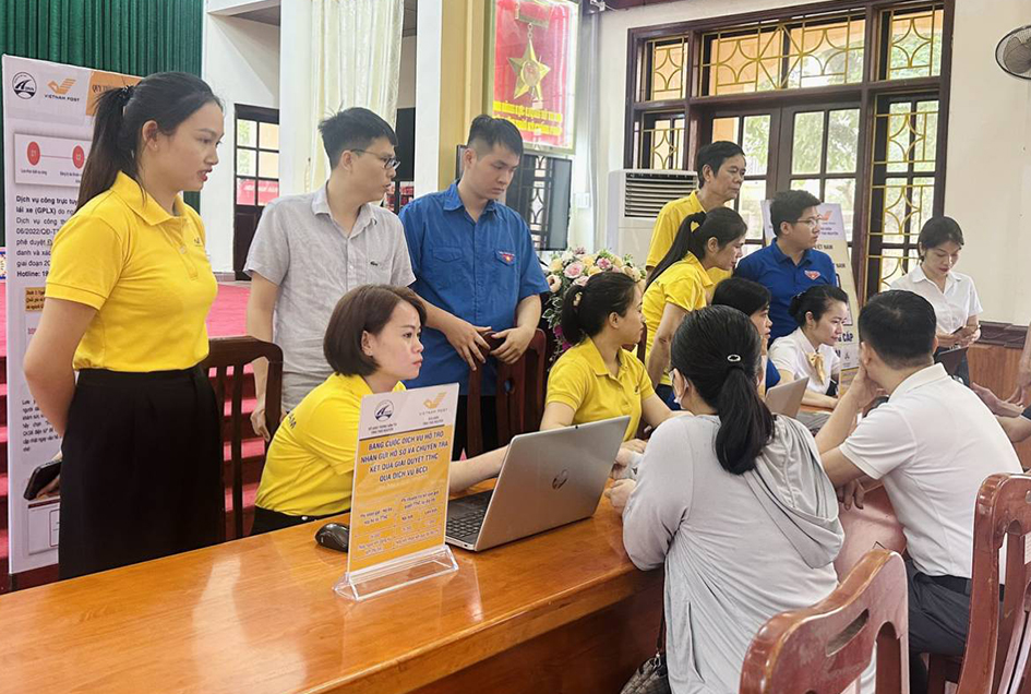 Bưu điện tỉnh Thái Nguyên ra quân thí điểm hỗ trợ người dân nộp hồ sơ trực tuyến toàn trình