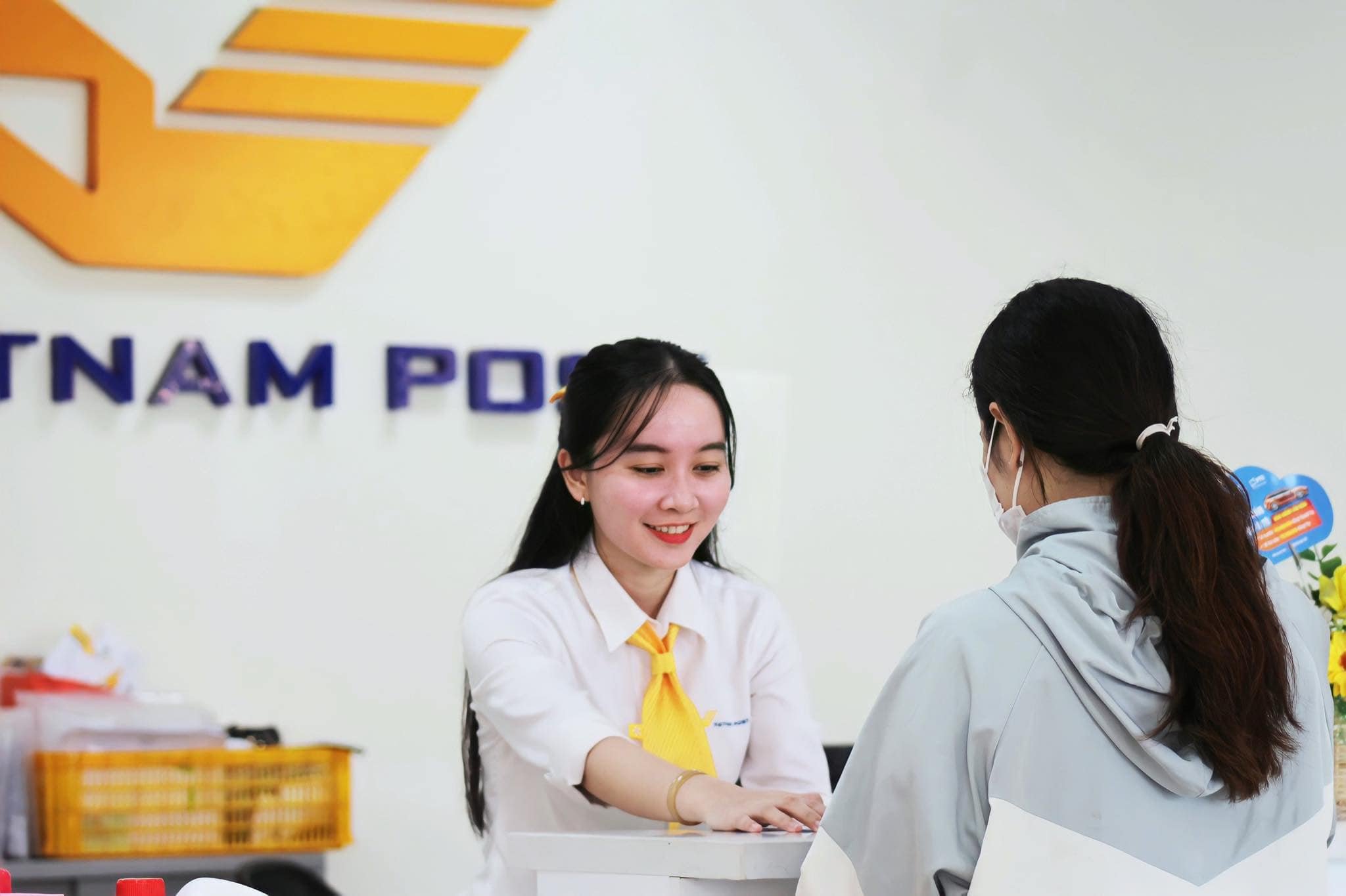 Làm thủ tục đăng ký, cấp biển số xe qua Bưu điện: Đơn giản, thuận tiện