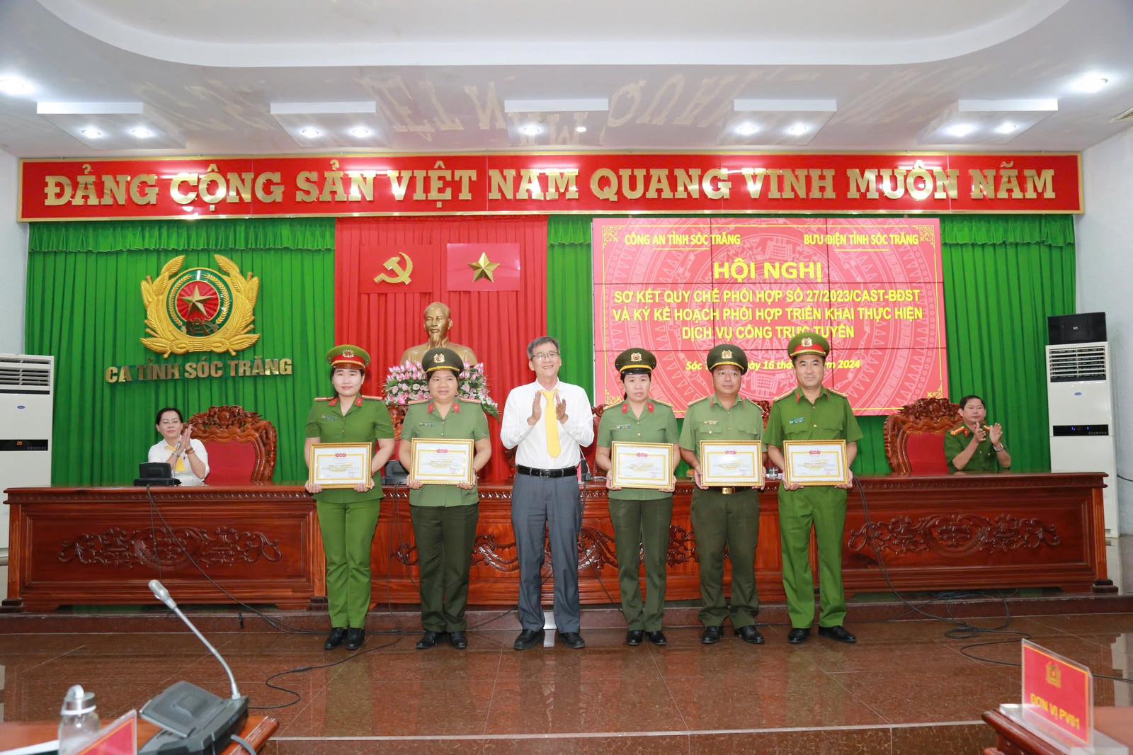 Bưu điện tỉnh Sóc Trăng và Công an tỉnh tổ chức sơ kết công tác phối hợp cung cấp dịch vụ tiếp nhận, trả kết quả giải quyết thủ tục hành chính