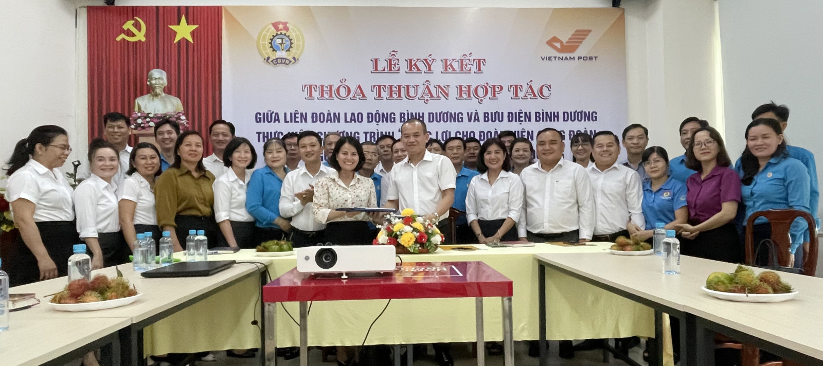 Liên đoàn Lao động tỉnh và Bưu điện tỉnh Bình Dương: Ký kết hợp tác thực hiện chương trình phúc lợi cho đoàn viên công đoàn và người lao động
