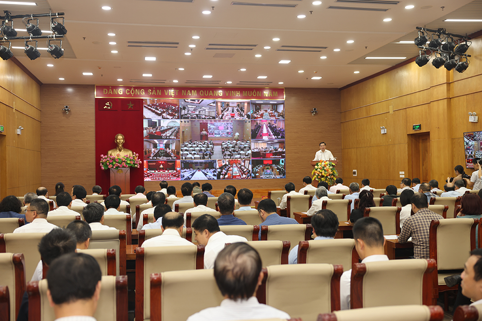 Thông báo nhanh kết quả Hội nghị lần thứ 10, quán triệt, triển khai văn bản về công tác chỉ đạo đại hội đảng bộ các cấp